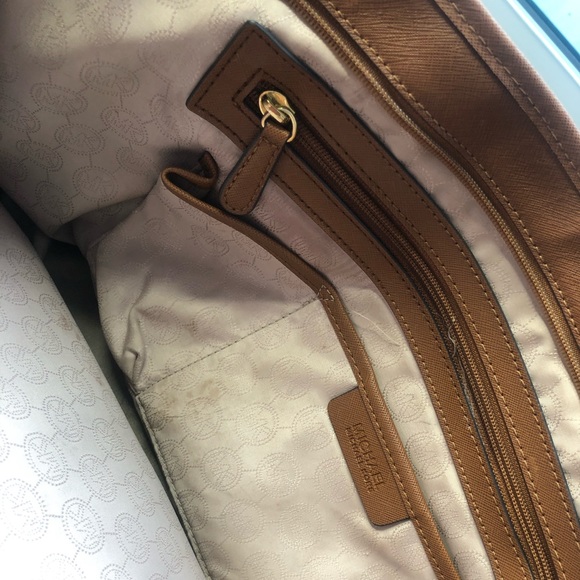 Authentic MIchael Kors Jet Set Travel Medium tote - Picture 15 of 15